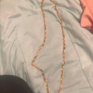 Elegant Gold Necklace with Classic Chain Design